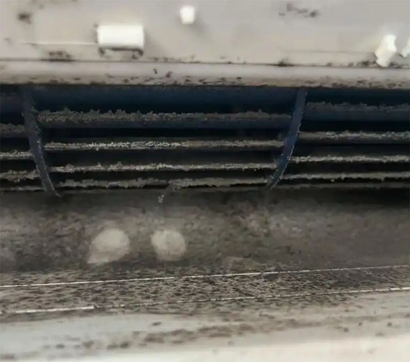 曲阳空调吹的风有股烧焦味是怎么回事